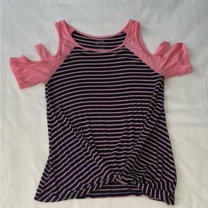 Maurice’s Cold Should Short Sleeved Top Women’s